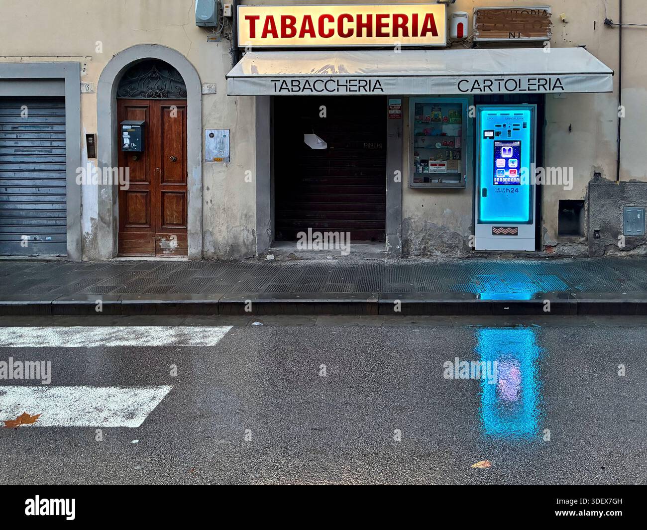 what time do tobacco shops close in italy Tobacco shop italy hi-res stock photography and images - Page 2