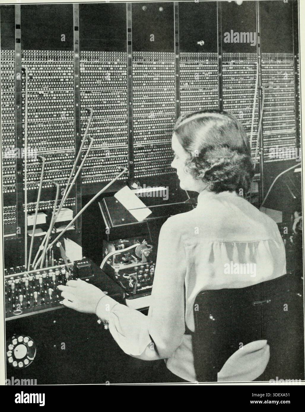 Switchboard operator vintage hi-res stock photography and images - Alamy