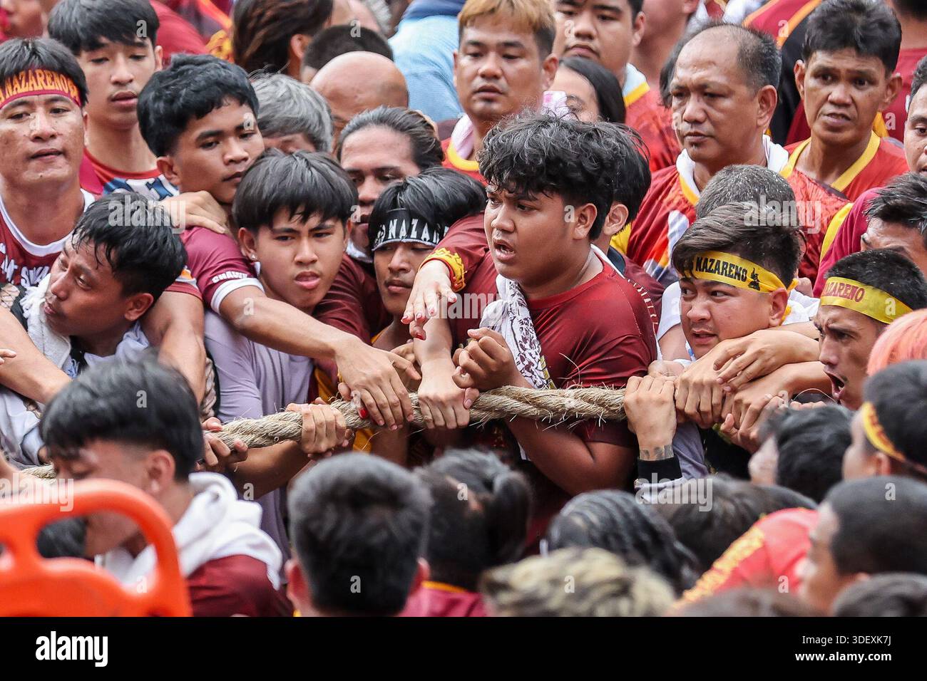 Manila, Philippines. 9th Jan, 2026. Devotees hold on to the rope ...