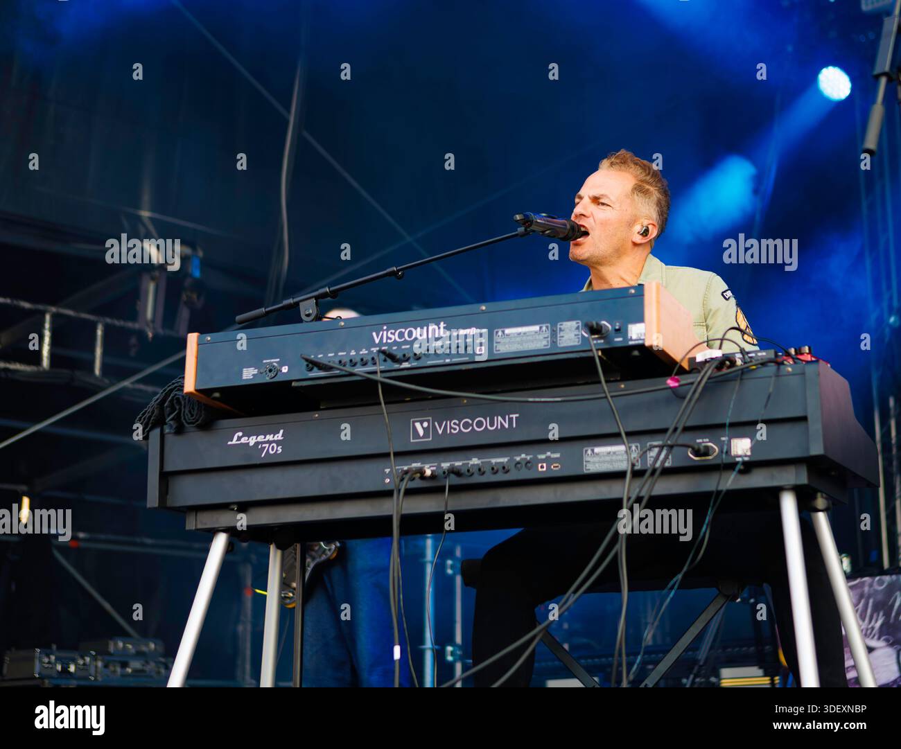 Toploader Main Singer Toploader hi-res stock photography and images - Alamy