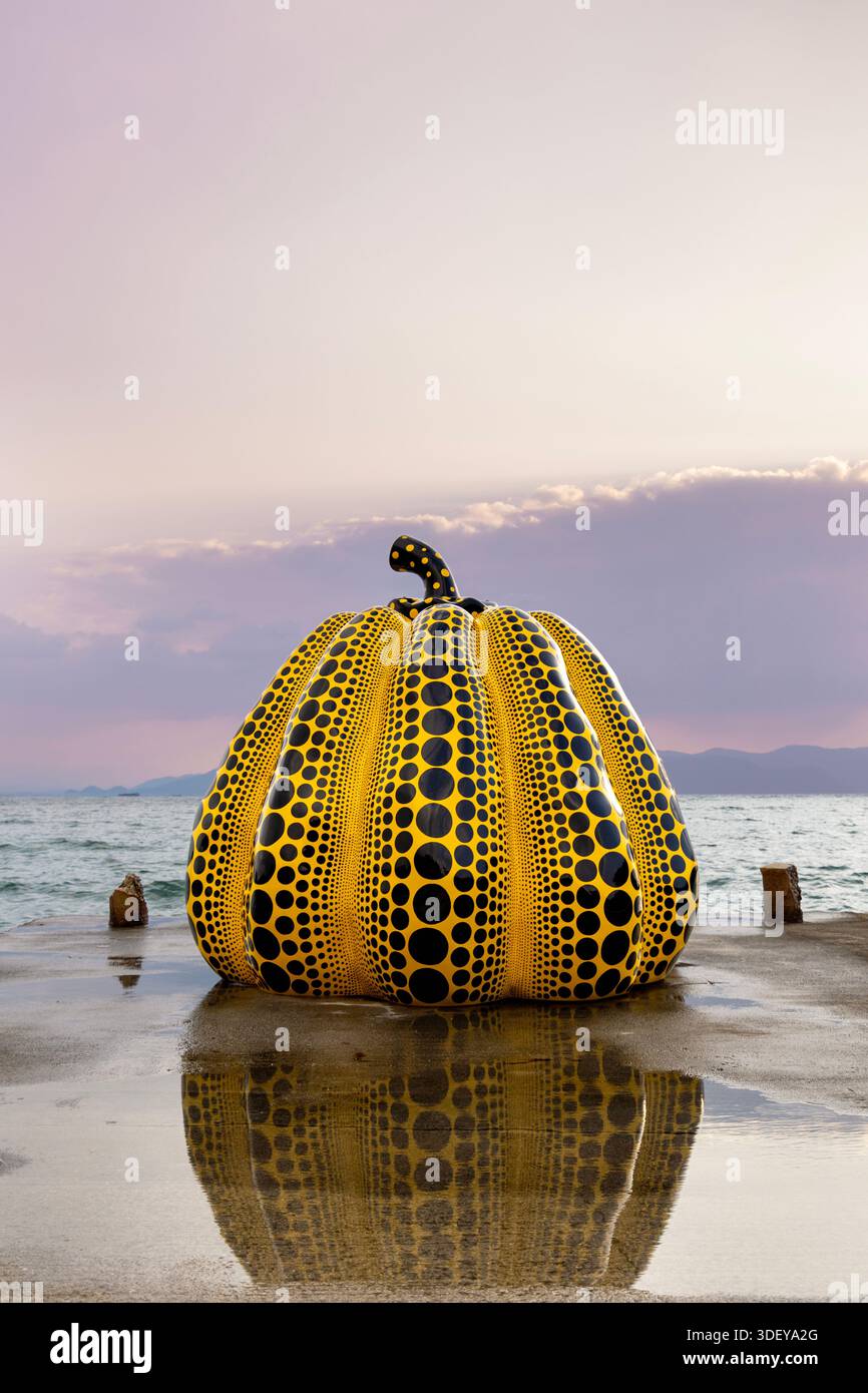 Yellow Pumpkin' (1994) sculpture by Yayoi Kusama, Benesse House