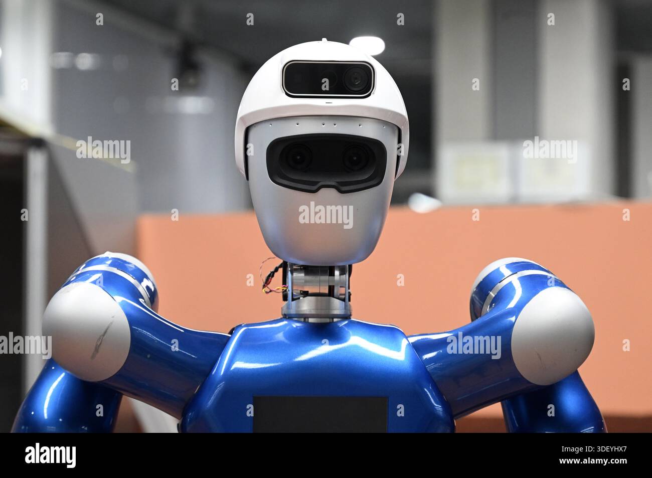 26 November 2025, Bavaria, Oberpfaffenhofen: The Rollin' Justin robot ...