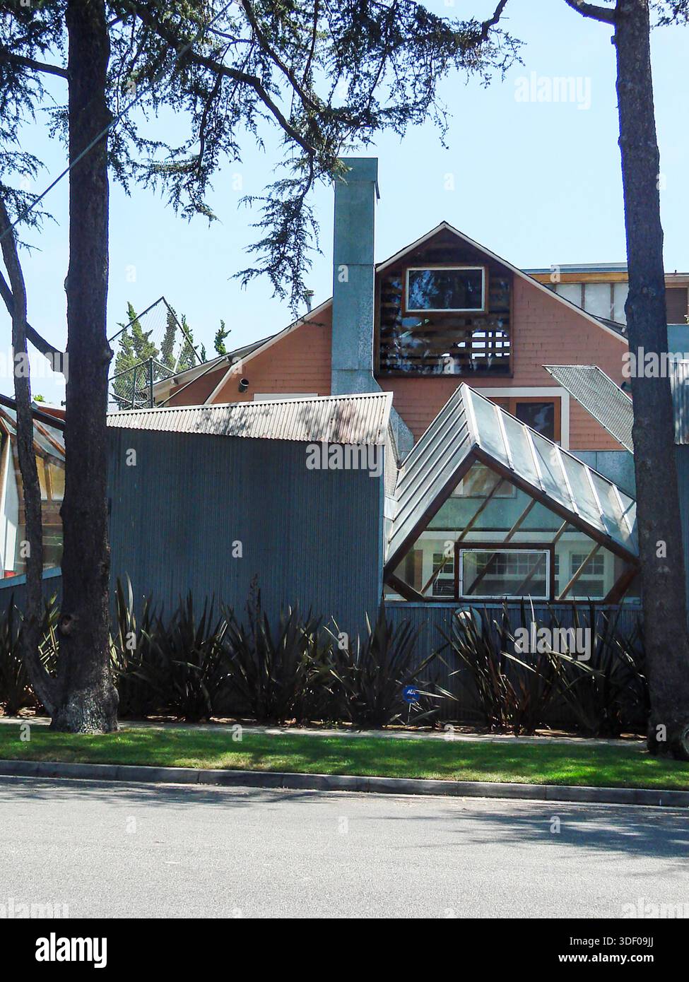 Frank gehry santa monica house hi-res stock photography and images - Alamy