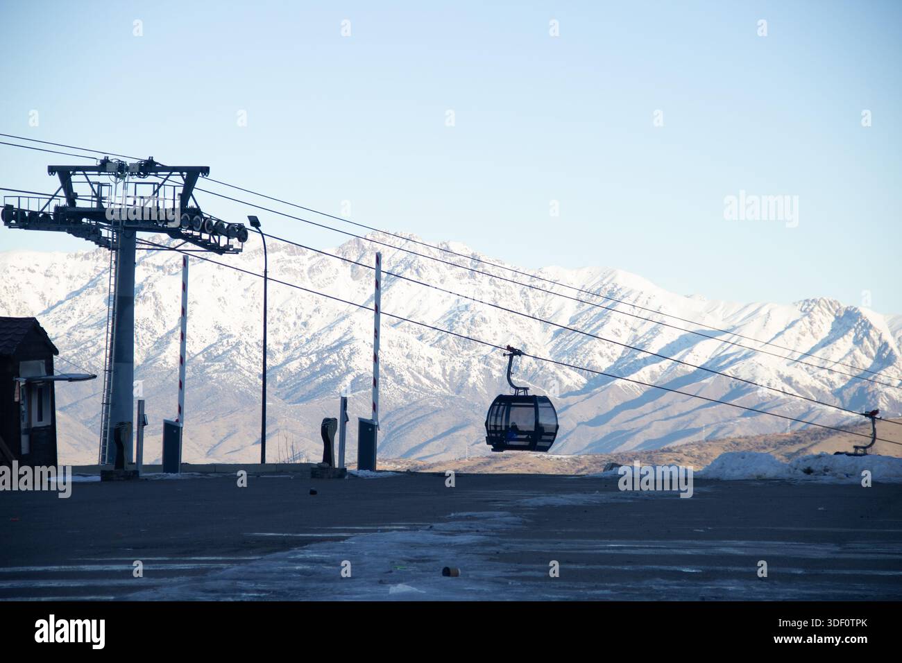 Gondola lift system hi-res stock photography and images - Alamy