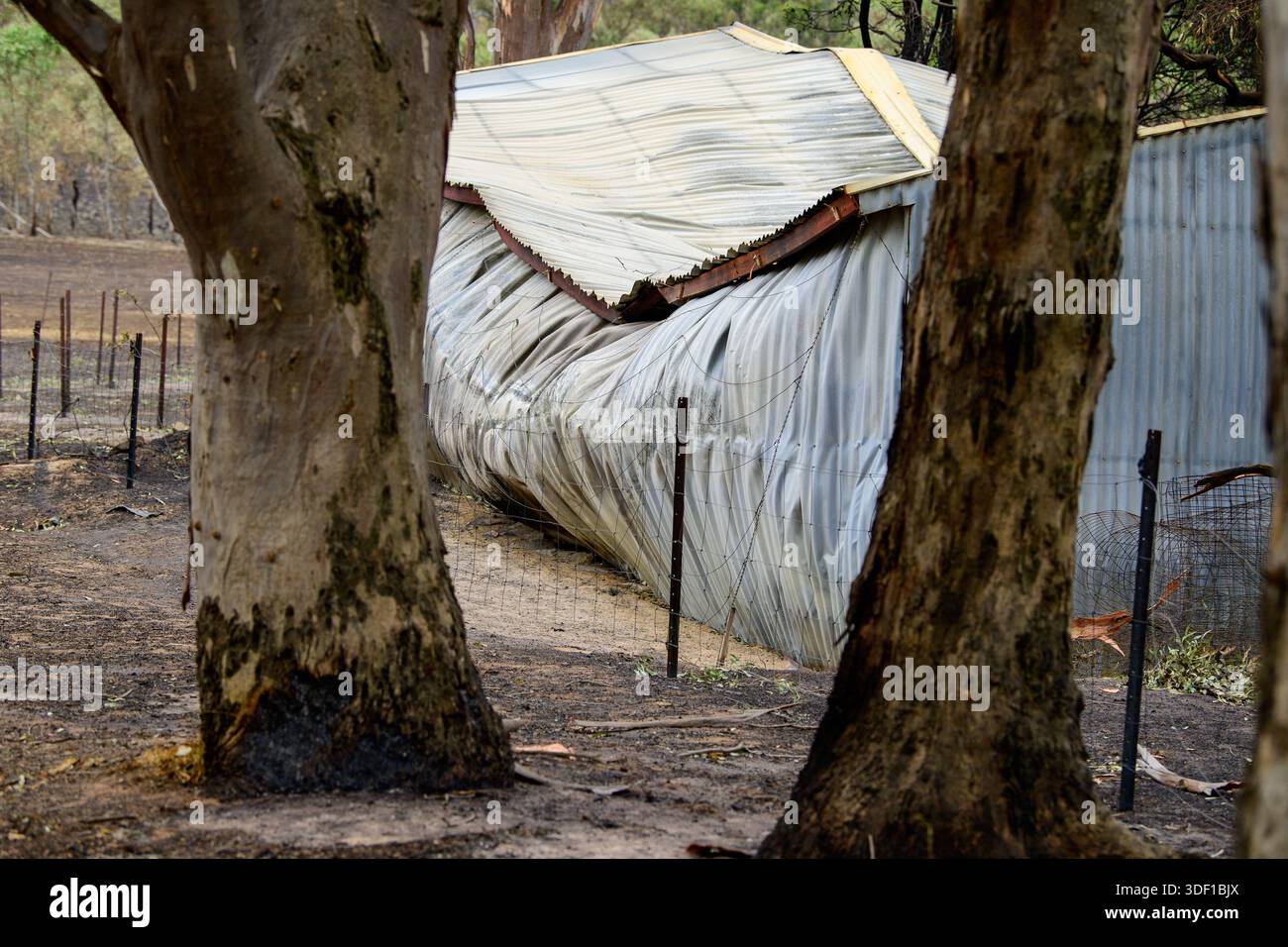 Upton Hill Australia 10th Jan 2026 A Buckled Shed Remains After Upton Hill Australia 10th Jan 2026 A Buckled Shed Remains After Fire Tore Through A Property In Upton Hill Victoria Saturday January 10th 2026 Aap Currie No Archiving Credit Australian Associated Pressalamy Live News 3DF1BJX 
