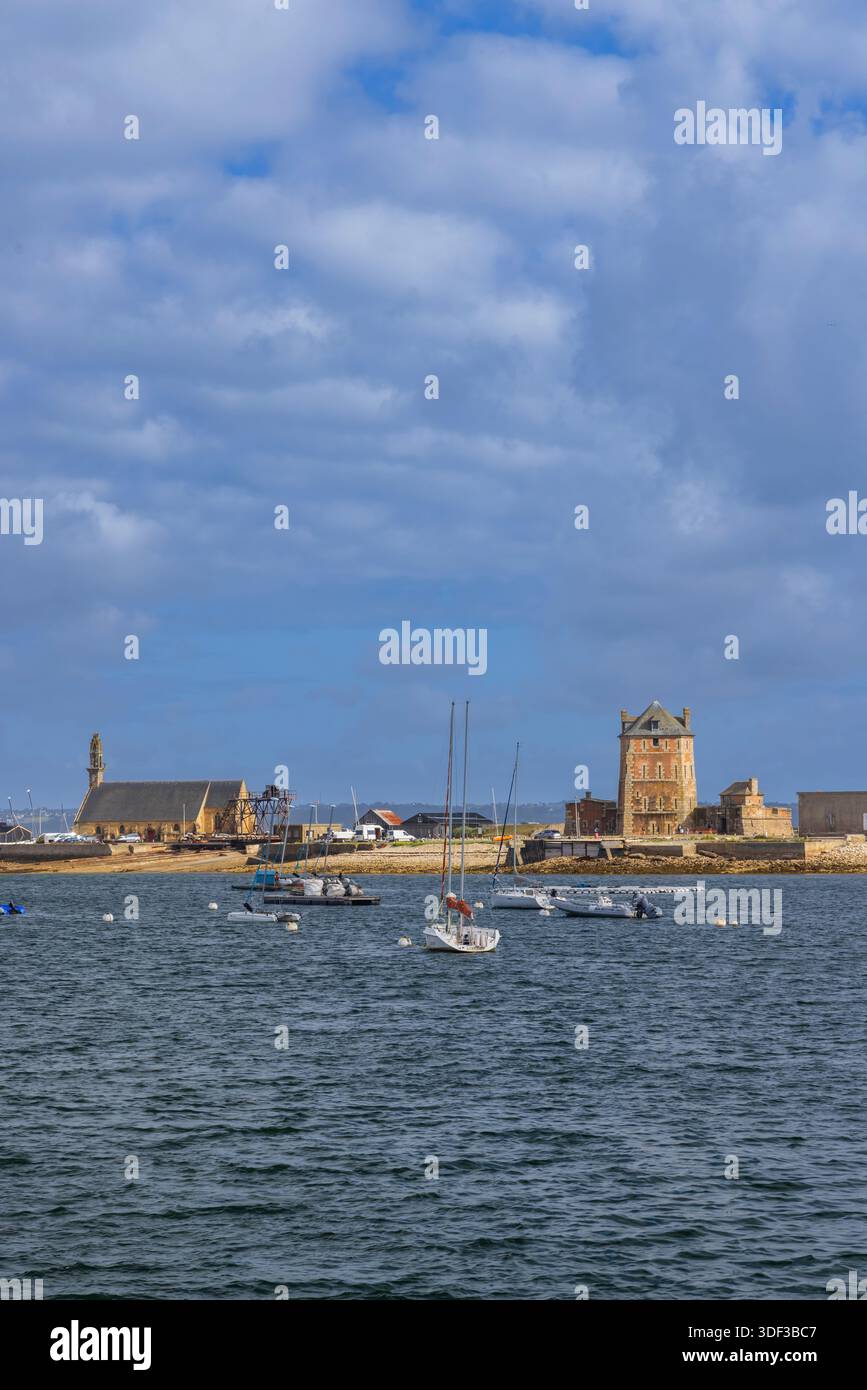 Structures In The Ocean Quai louis auguste thephany hi-res stock photography and images - Alamy