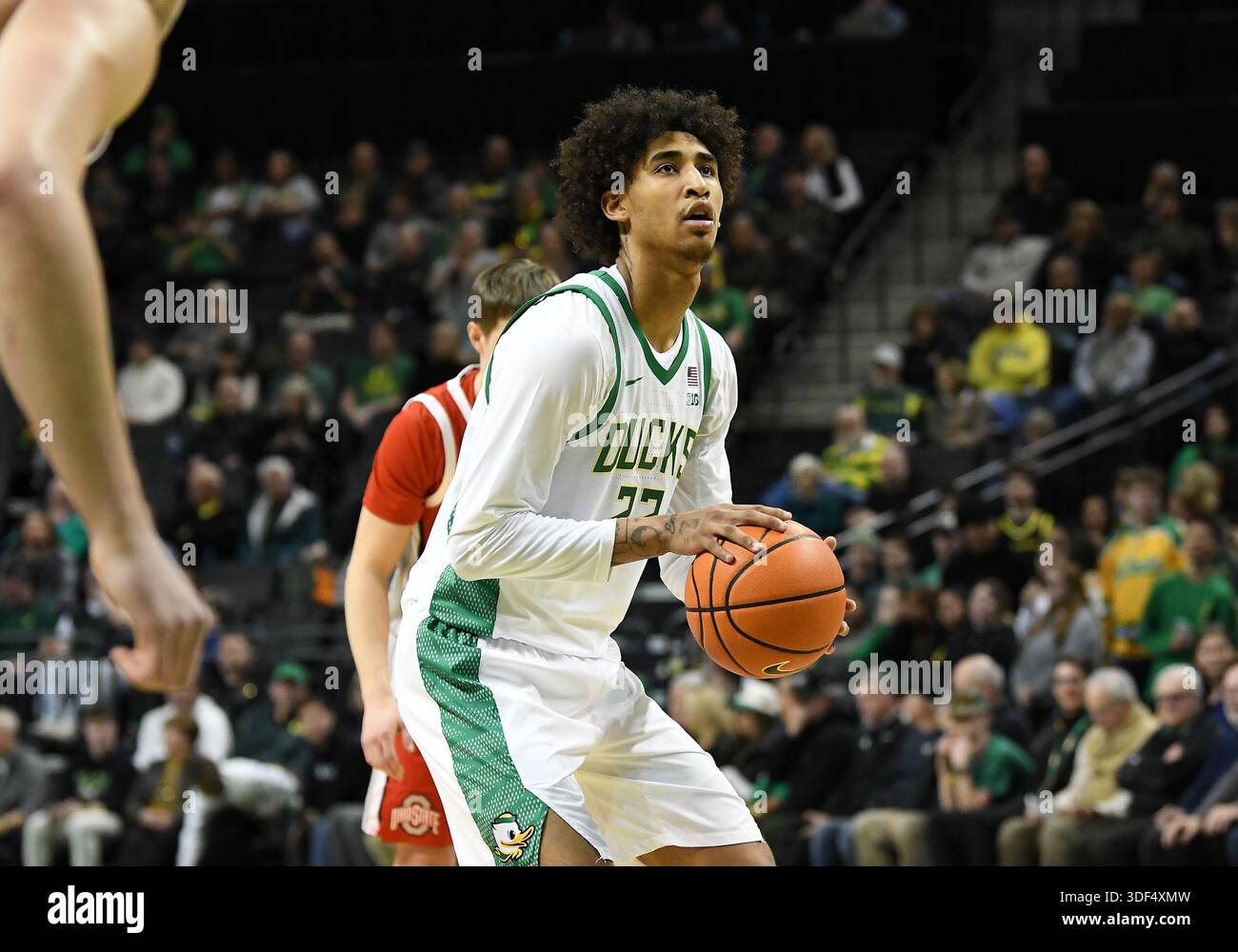 EUGENE, OR - JANUARY 08: Oregon Ducks forward Devon Pryor (22) prepares ...