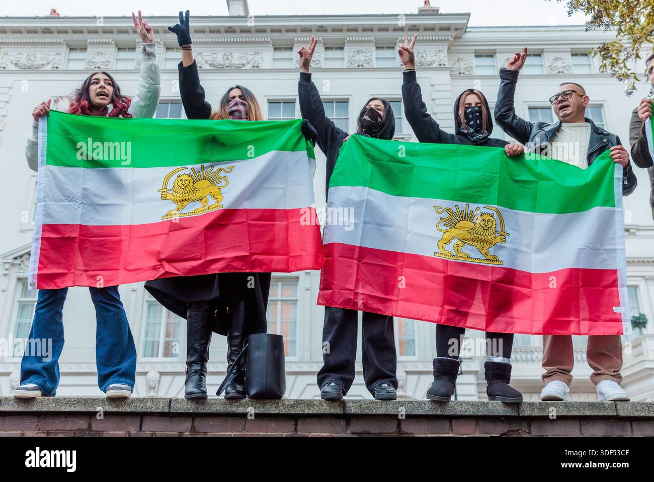 Iranian Embassy, London, UK. 10th January 2026. Members of the Iranian community filled the road opposite the Iranian Embassy in London with huge public demonstration in support of the protests in Iran and against the Islamic Republic and Ayatollah, calling for freedom from oppression and exiled Crown Prince Reza Pahlavi as their leader. Credit: Amanda Rose/Alamy Live News Stock Photo