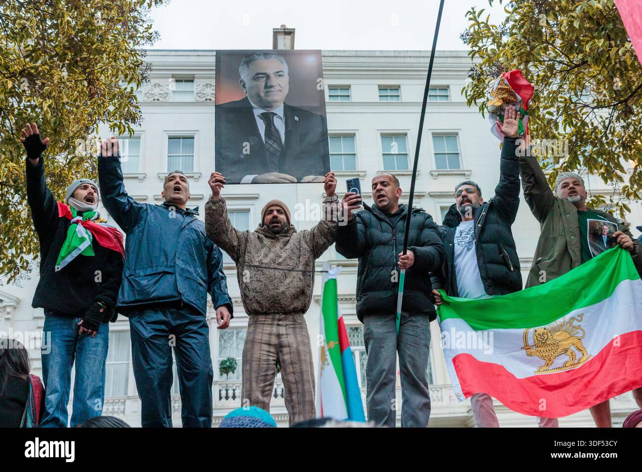 Iranian Embassy, London, UK. 10th January 2026. Members of the Iranian community filled the road opposite the Iranian Embassy in London with huge public demonstration in support of the protests in Iran and against the Islamic Republic and Ayatollah, calling for freedom from oppression and exiled Crown Prince Reza Pahlavi as their leader. Credit: Amanda Rose/Alamy Live News Stock Photo