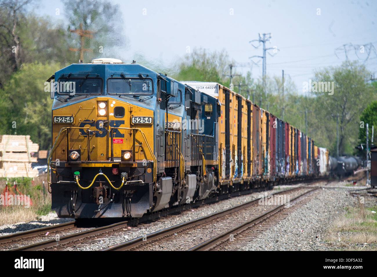 CSX Train on a detour route through Bridgeport on the Norfolk Southern ...
