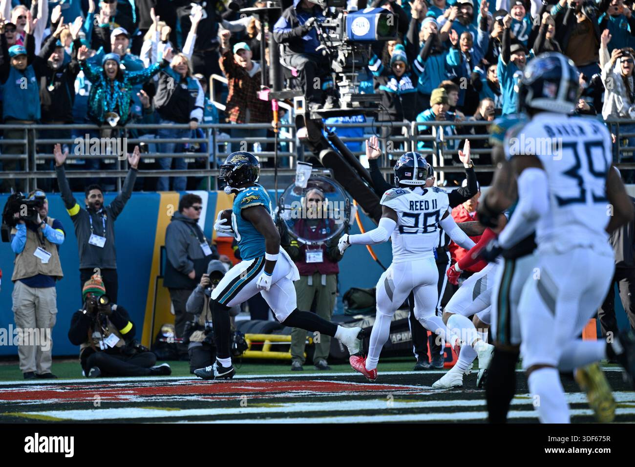 Jaguars Tight End Quintin Morris 80 Scores A Touchdown Jaguars Tight End Quintin Morris 80 Scores A Touchdown On A Pass Play Against The Tennessee Titans During The First Half Of An Nfl Football Game Sunday Jan 4 2026 In Fla Ap Photophelan M Ebenhack 3DF675R 