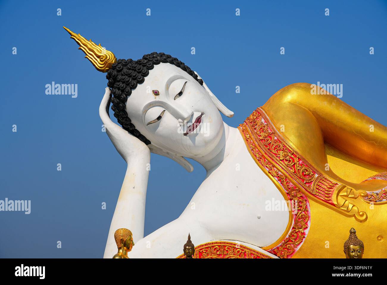 Magnificent giant reclining Buddha statue at Wat Phra That Doi Kham ...