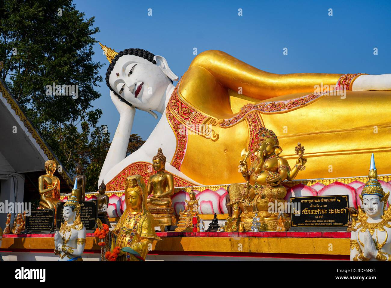 Magnificent giant reclining Buddha statue at Wat Phra That Doi Kham ...