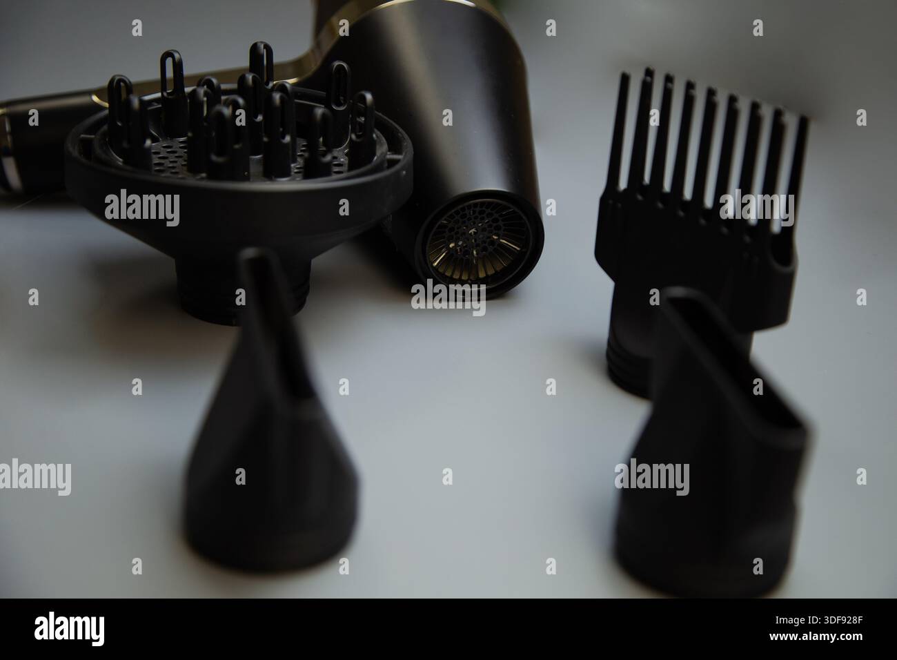 Diffuser Comb Side view of the hairdryer and diffuser nozzle, comb attachment and ...