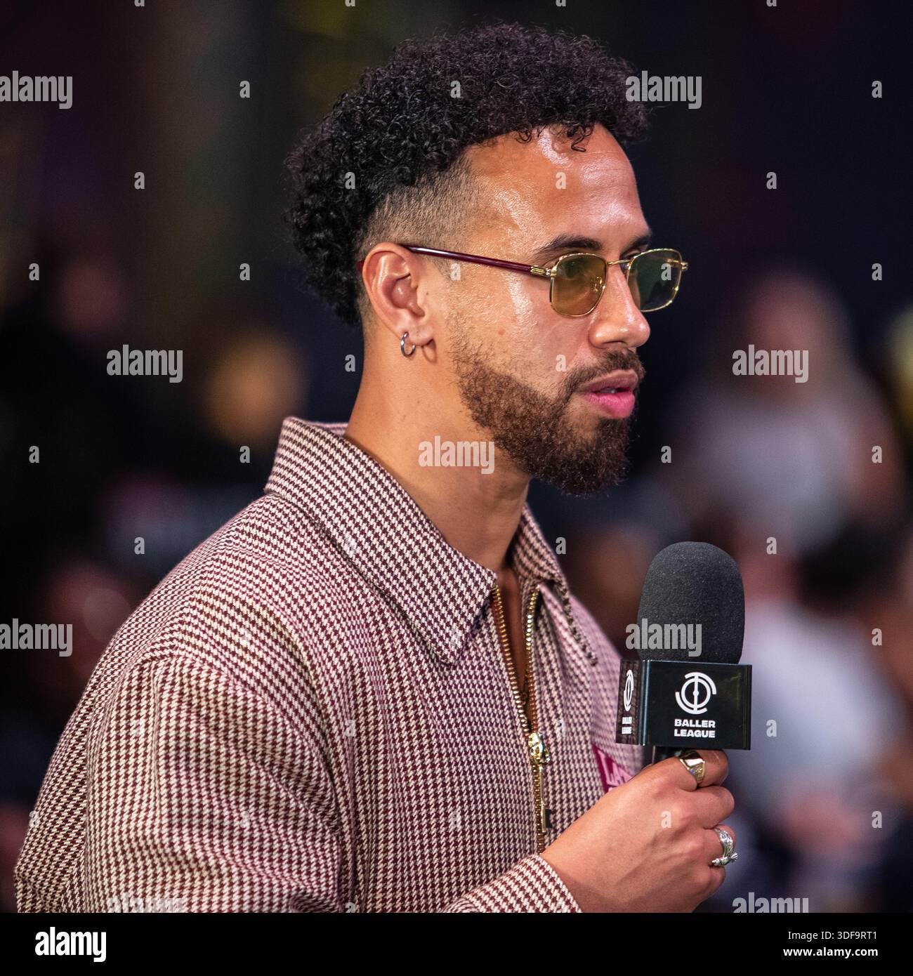 Fan interviewed hi-res stock photography and images - Alamy