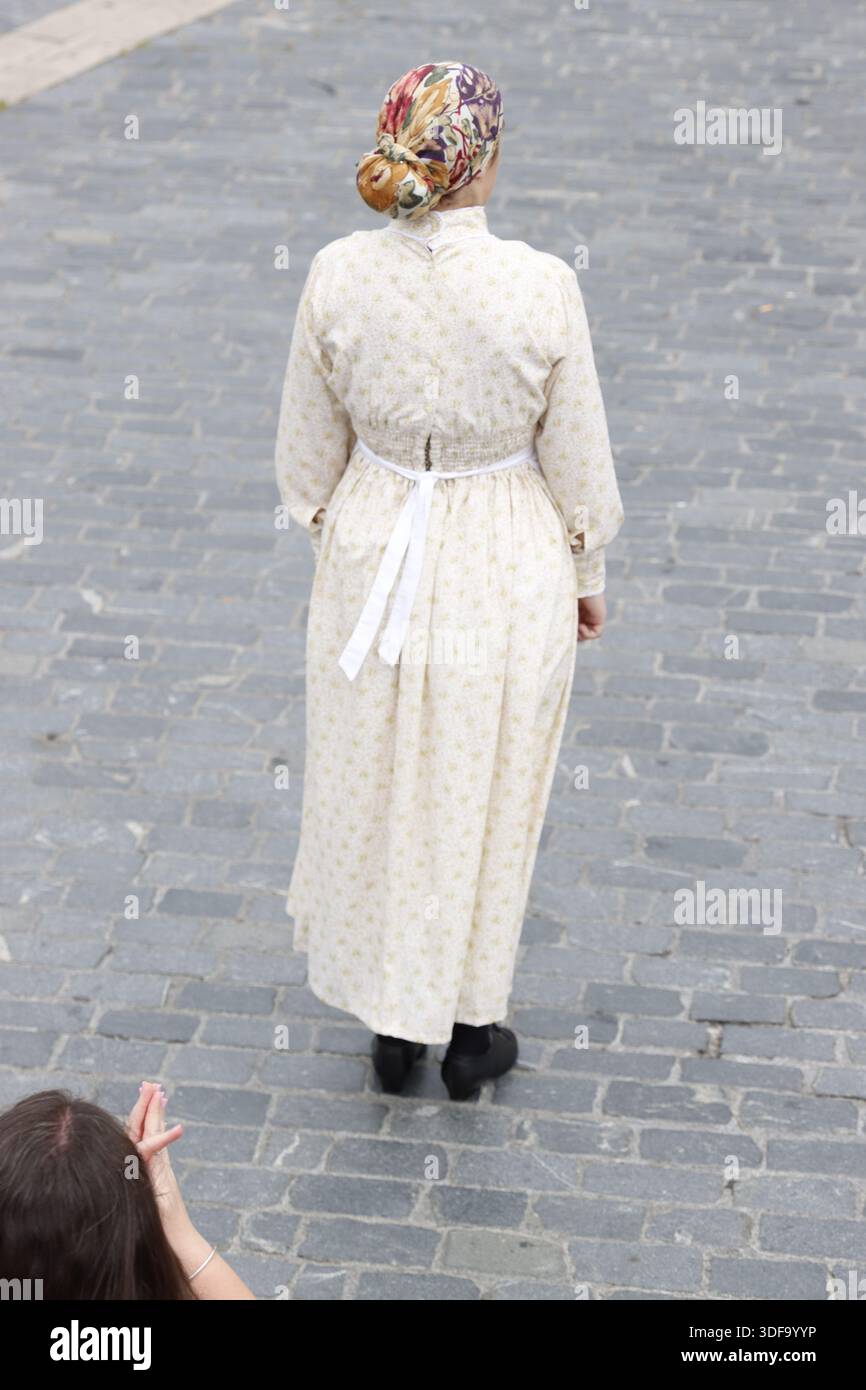 Grranny In Basque Woman in traditional basque dress hi-res stock photography and images ...