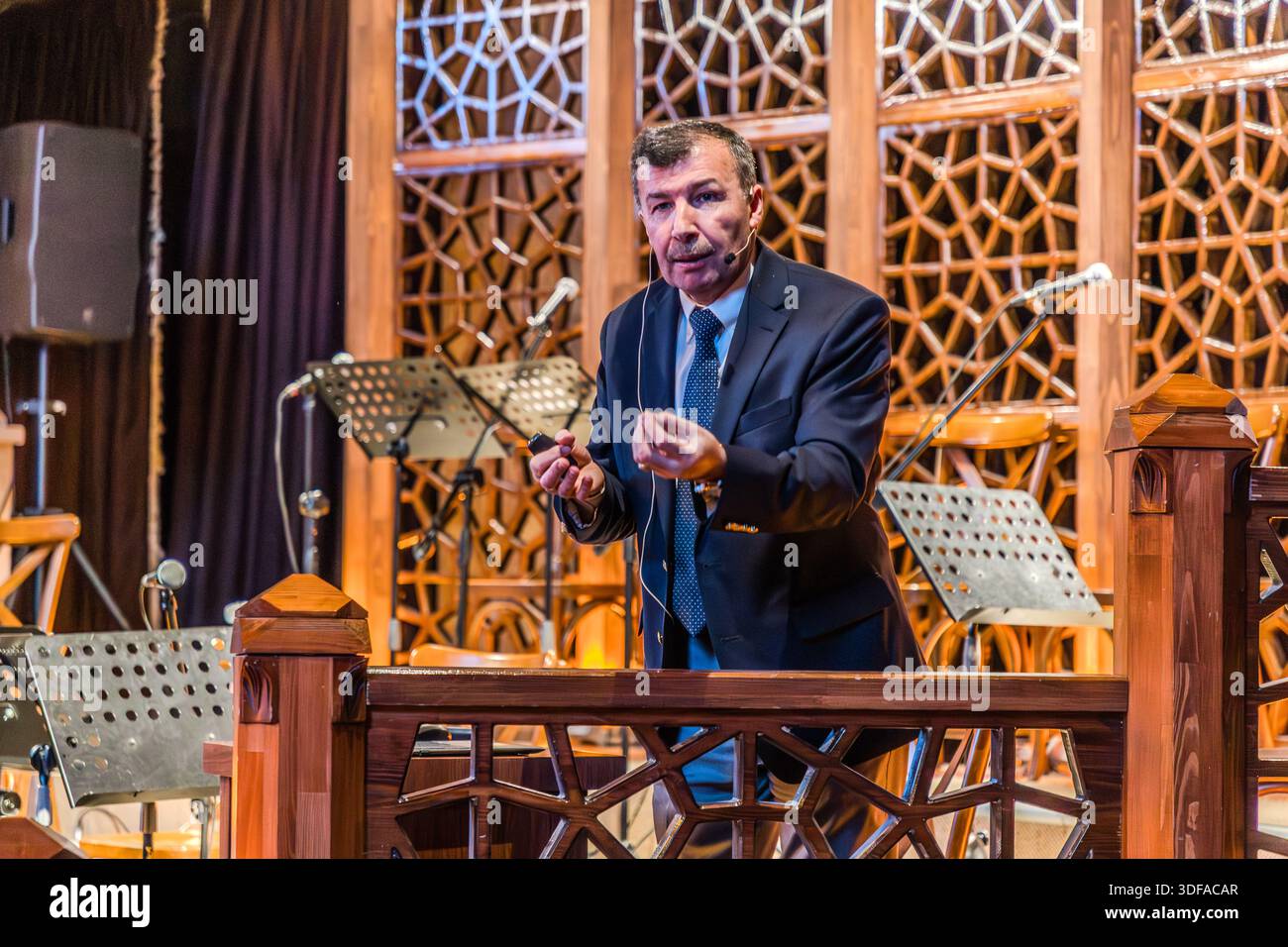 Professor Bilal Kuşpınar gives a lecture at the İrfan Medeniyeti Araştırma ve Kültür Merkezi (İRFA), a research and cultural centre in Konya, in the Aziziye/Karatay district, Turkey. The University of Konya scholar studies the Sufi mystic Rumi (1207–1273), whose death anniversary is marked each year at the Şeb-i Arus festival. Stock Photo
