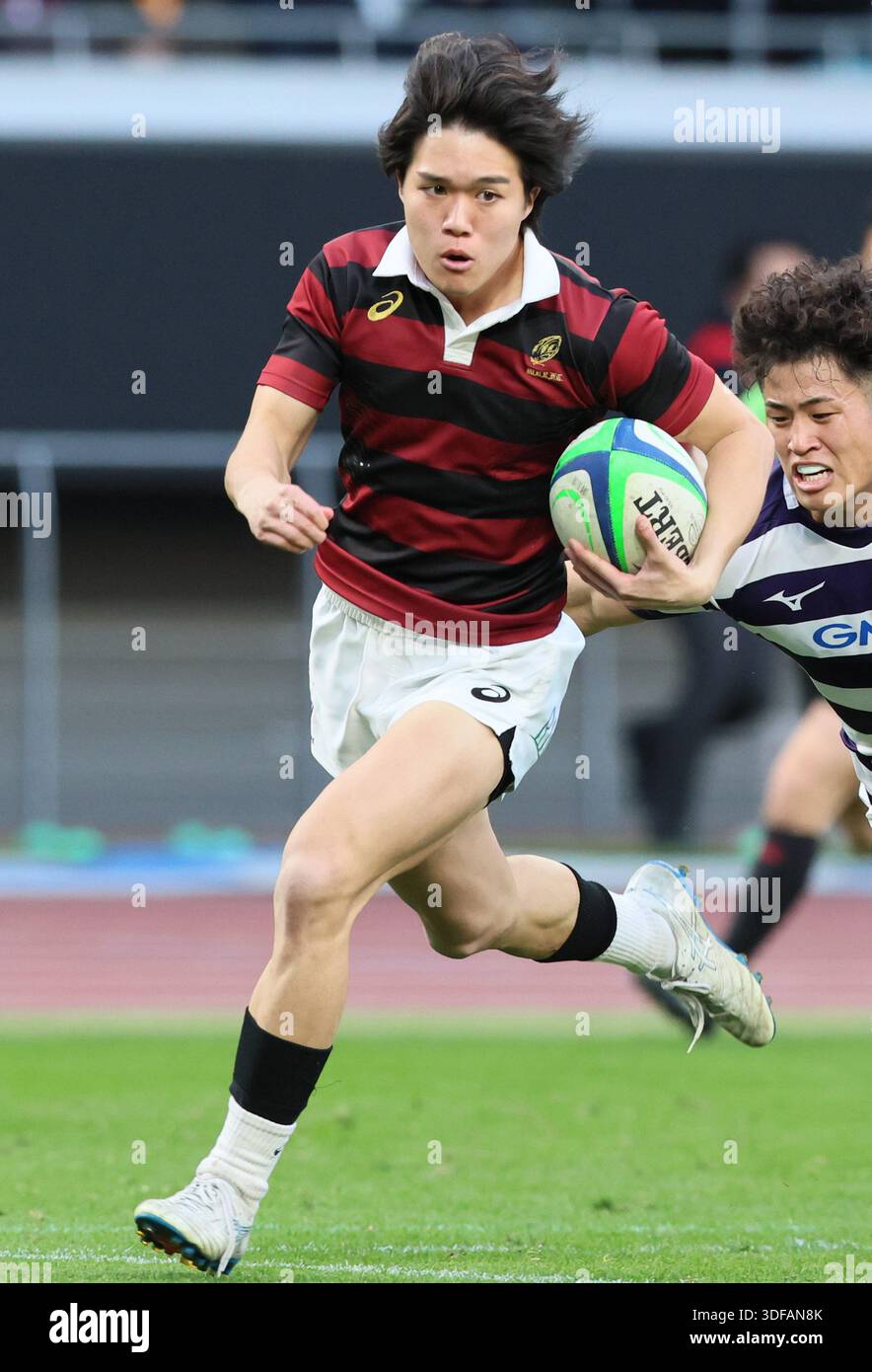 Tokyo, Japan. 11th Jan, 2026. Waseda University scrum half Koki Watanabe carries the ball into the goal zone to score a try at the 62nd Japan University Rugby Championship against Meiji University at Japan's national MUFG stadium in Tokyo on Sunday, January 11, 2025. Meiji defeated Waseda 22-10 at the final of championship. (photo by Yoshio Tsunoda/AFLO) Stock Photo
