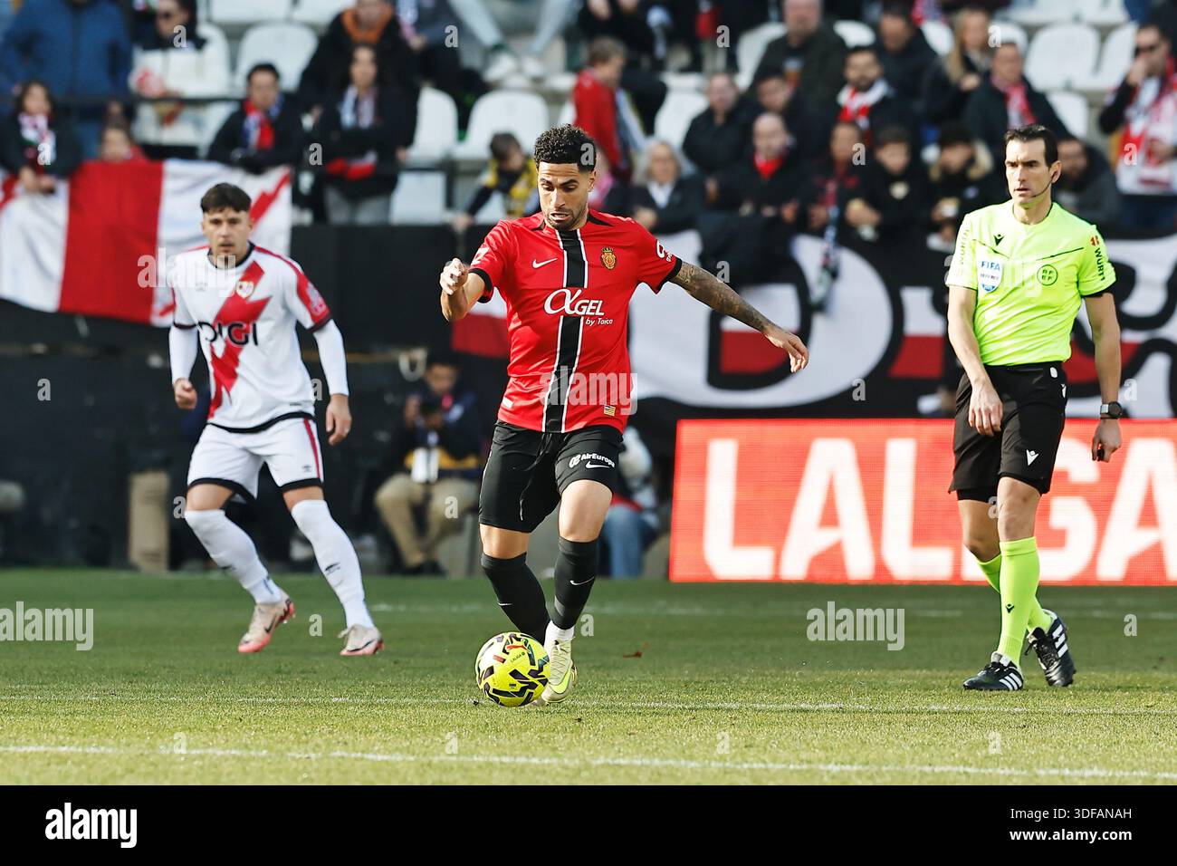 Madrid, Spain. 11th Jan, 2026. Omar Mascarell (Mallorca) Football/Soccer : Spanish 'LaLiga EA Sports' match between Rayo Vallecano de Madrid - RCD Mallorca at the Estadio de Vallecas in Madrid, Spain . Credit: Mutsu Kawamori/AFLO/Alamy Live News Stock Photo