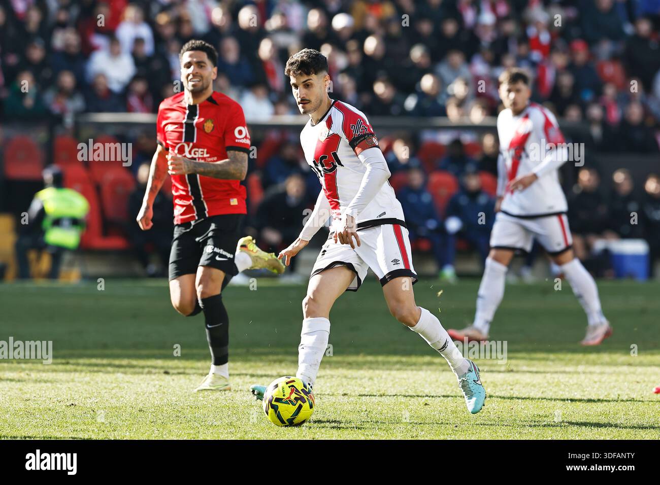 Madrid, Spain. 11th Jan, 2026. Oscar Valentin (RayoVallecano) Football/Soccer : Spanish 'LaLiga EA Sports' match between Rayo Vallecano de Madrid - RCD Mallorca at the Estadio de Vallecas in Madrid, Spain . Credit: Mutsu Kawamori/AFLO/Alamy Live News Stock Photo