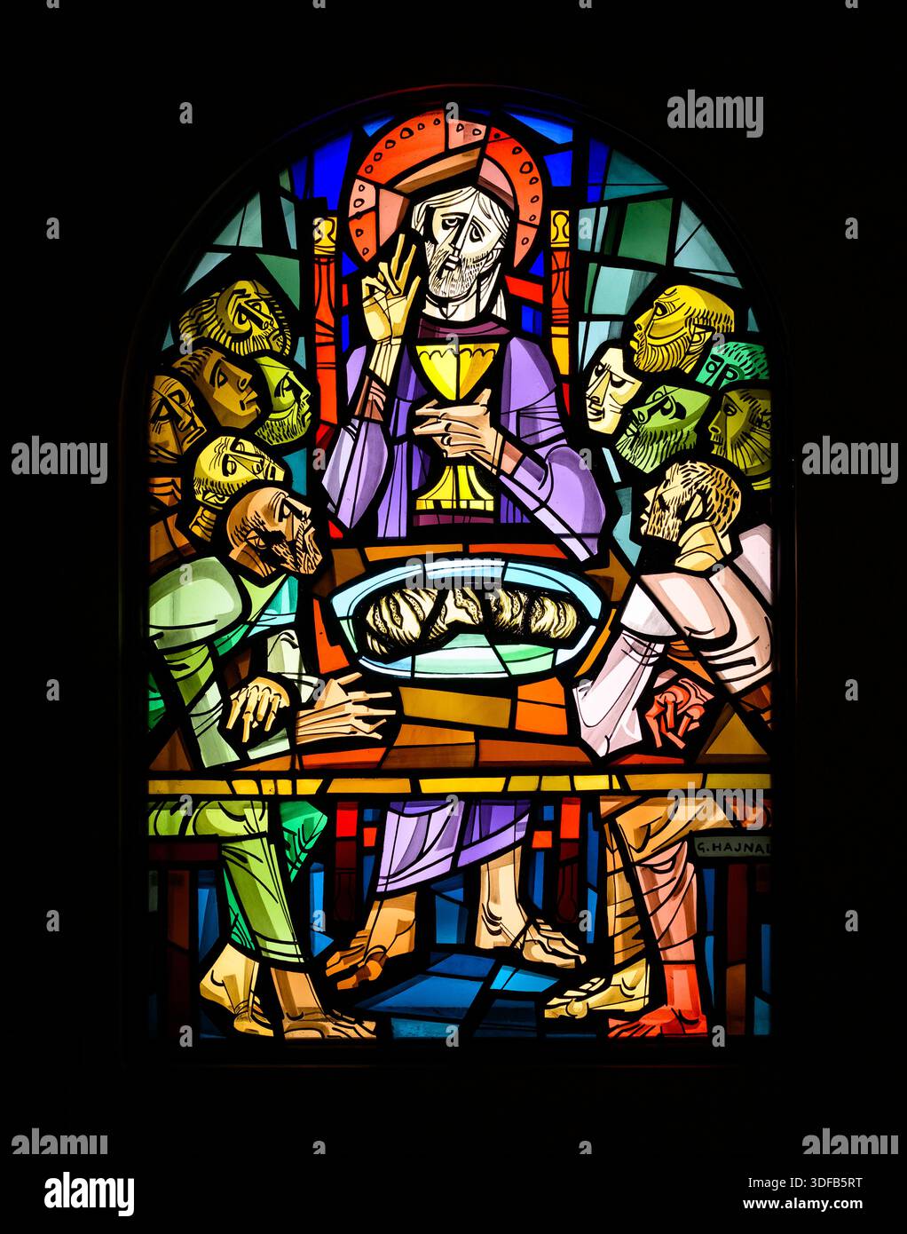Stained-glass window depicting the Last Supper of the Lord. Chiesa di San Pellegrino in Vaticano [Church of St Peregrine of Auxerre in the Vatican]. - Stock Image