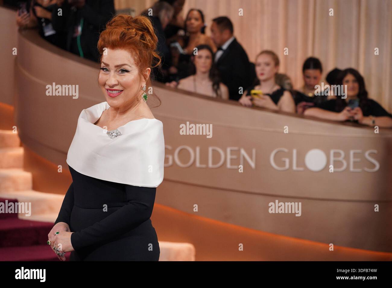 lisa ann walter golden globes dress HANG IT IN THE LOUVRE! First look of Lisa Ann Walter at the #GoldenGlobes  hair: @dvohair . . . . . #lisaannwalter #melissaschemmenti  #goldenglobes2026 #awardsseason