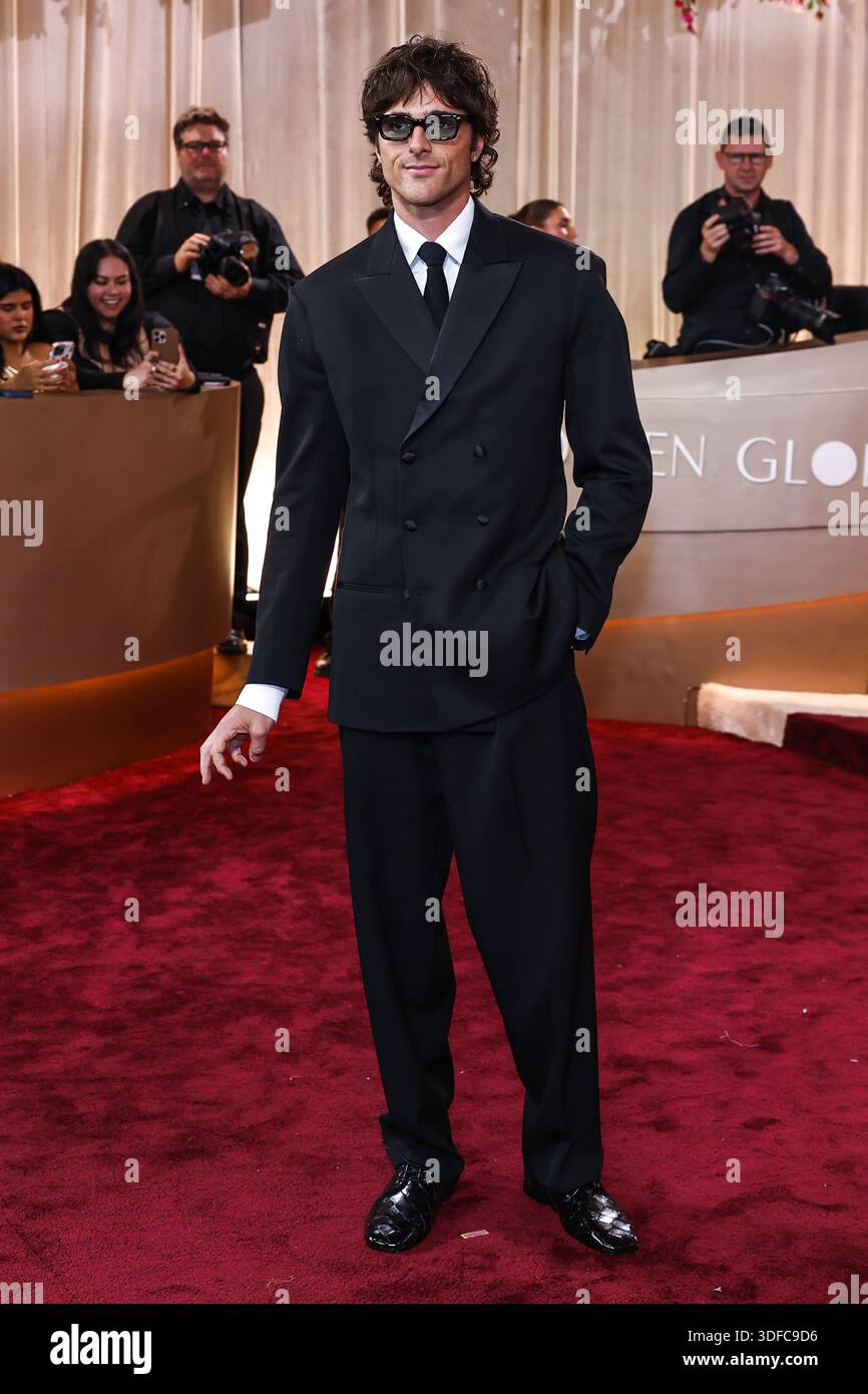 jacob-elordi-walking-on-the-red-carpet-at-the-83rd-annual-golden-globe