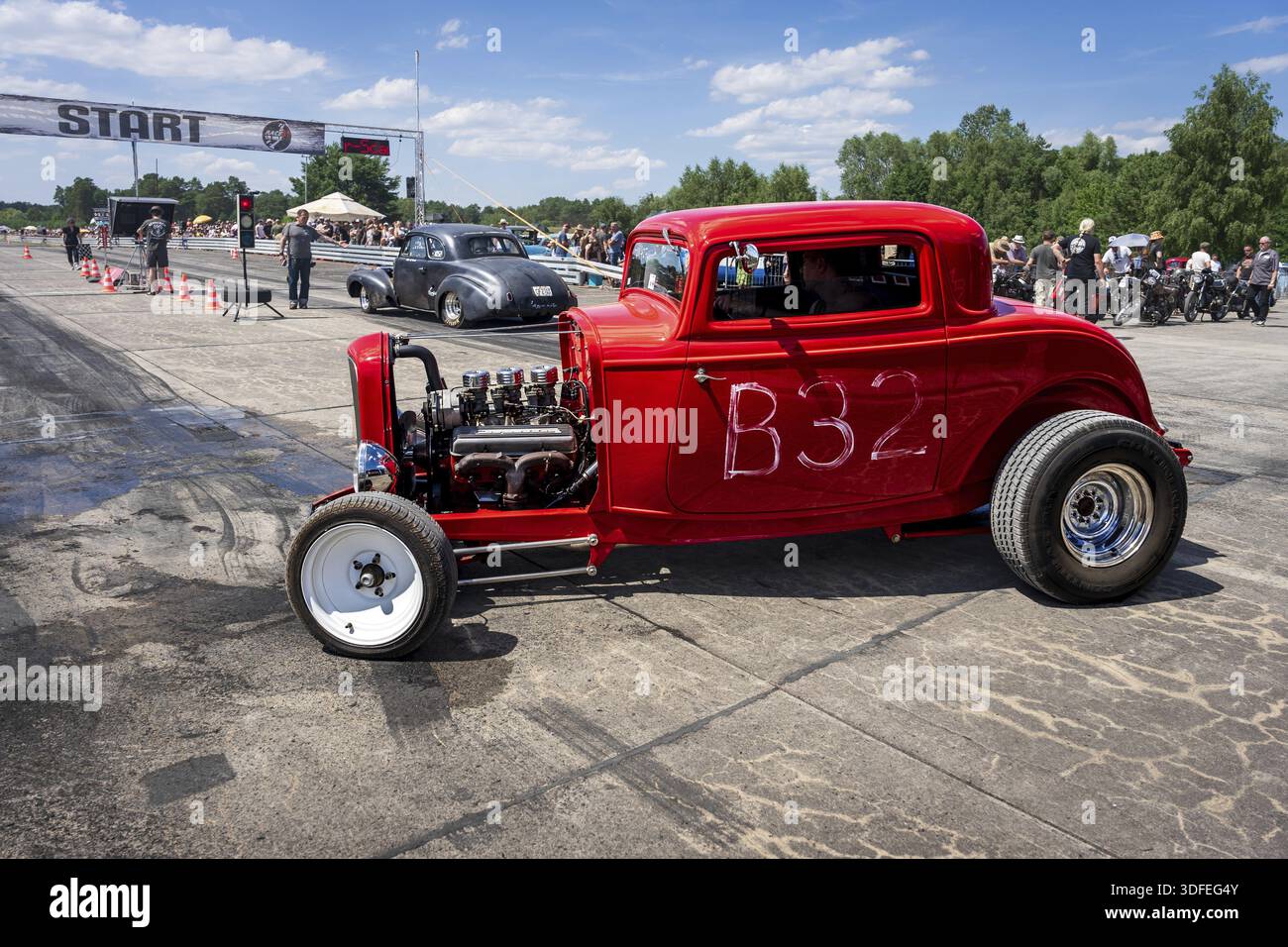 FINOWFURT, GERMANY - JUNE 28, 2024: The custom hot rod on the racing ...