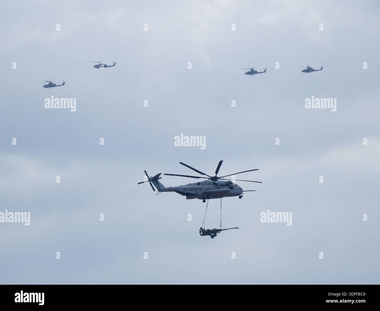 September Loading San Diego, California, USA - September 28, 2025: A USMC CH-53E Super ...