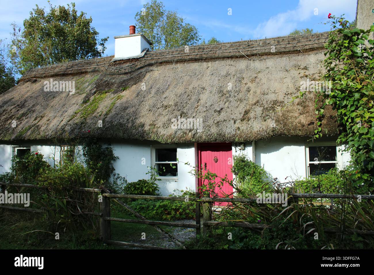Irish cottage architecture hi-res stock photography and images - Alamy