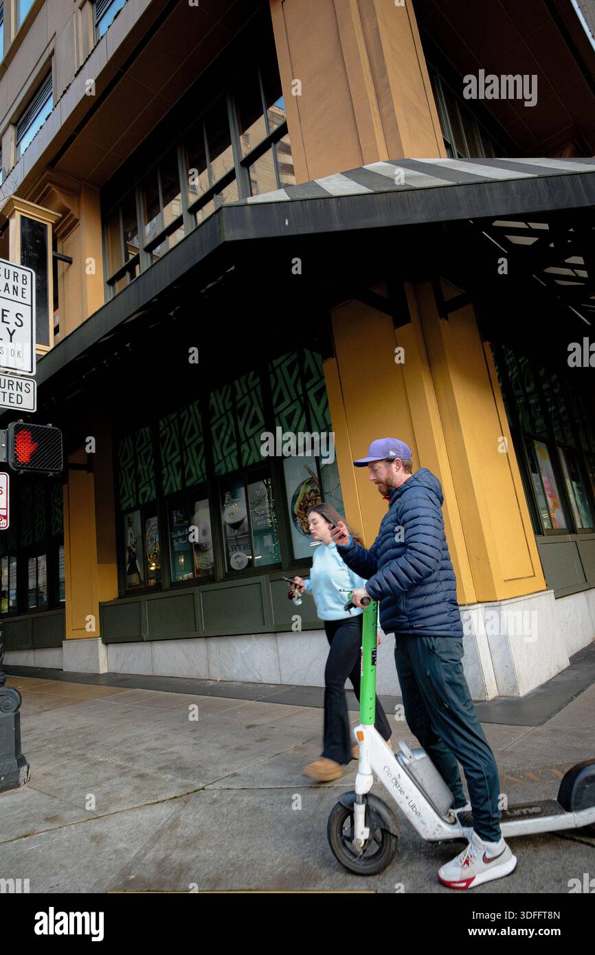 Distracted pedestrians in Seattle Stock Photo