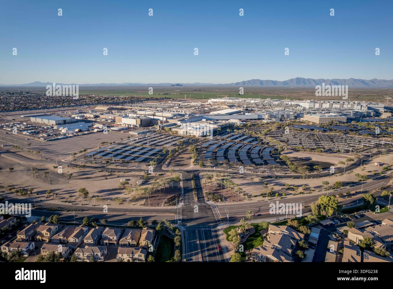 Semiconductor fabrication plants hi-res stock photography and images ...