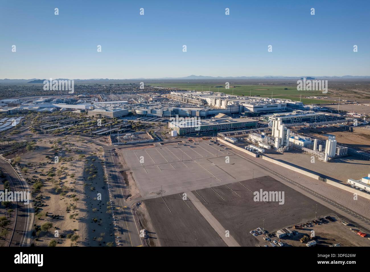 Semiconductor fabrication plants hi-res stock photography and images ...