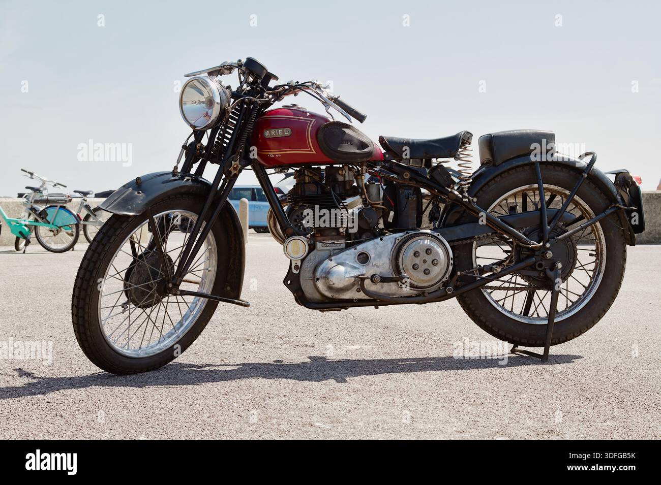 Vintage Classic 350 cc Petrol 1947  Red Hunter Ariel Motorbike Made By Ariel Motors Ltd In Birmingham, UK Stock Photo
