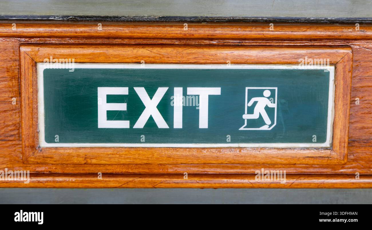 Nearest Exit Exit emergency signs direct hi-res stock photography and images - Alamy
