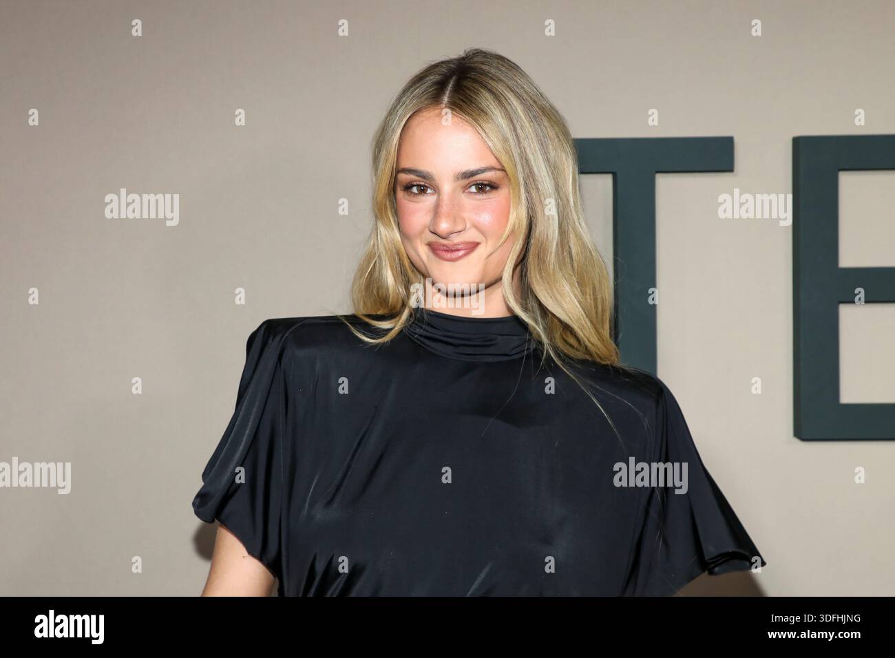 actor-grace-van-patten-attends-the-special-screening-of-hulu-s-tell-me