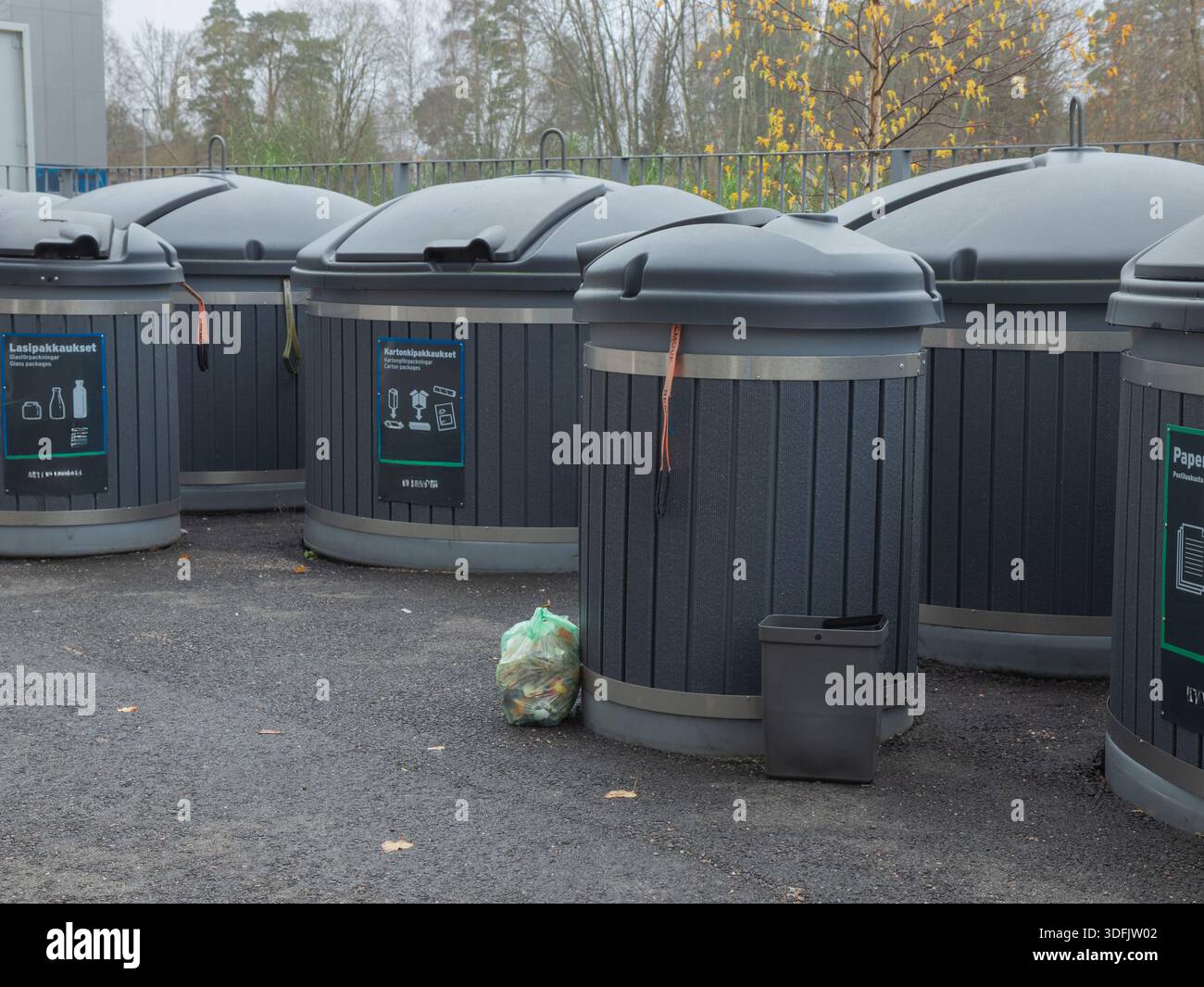 Semi organized line hi-res stock photography and images - Alamy