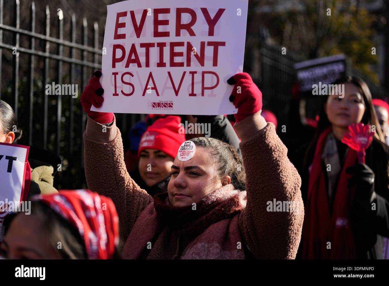 Nurses strike in front of Montefiore Hospital in the Bronx borough of ...