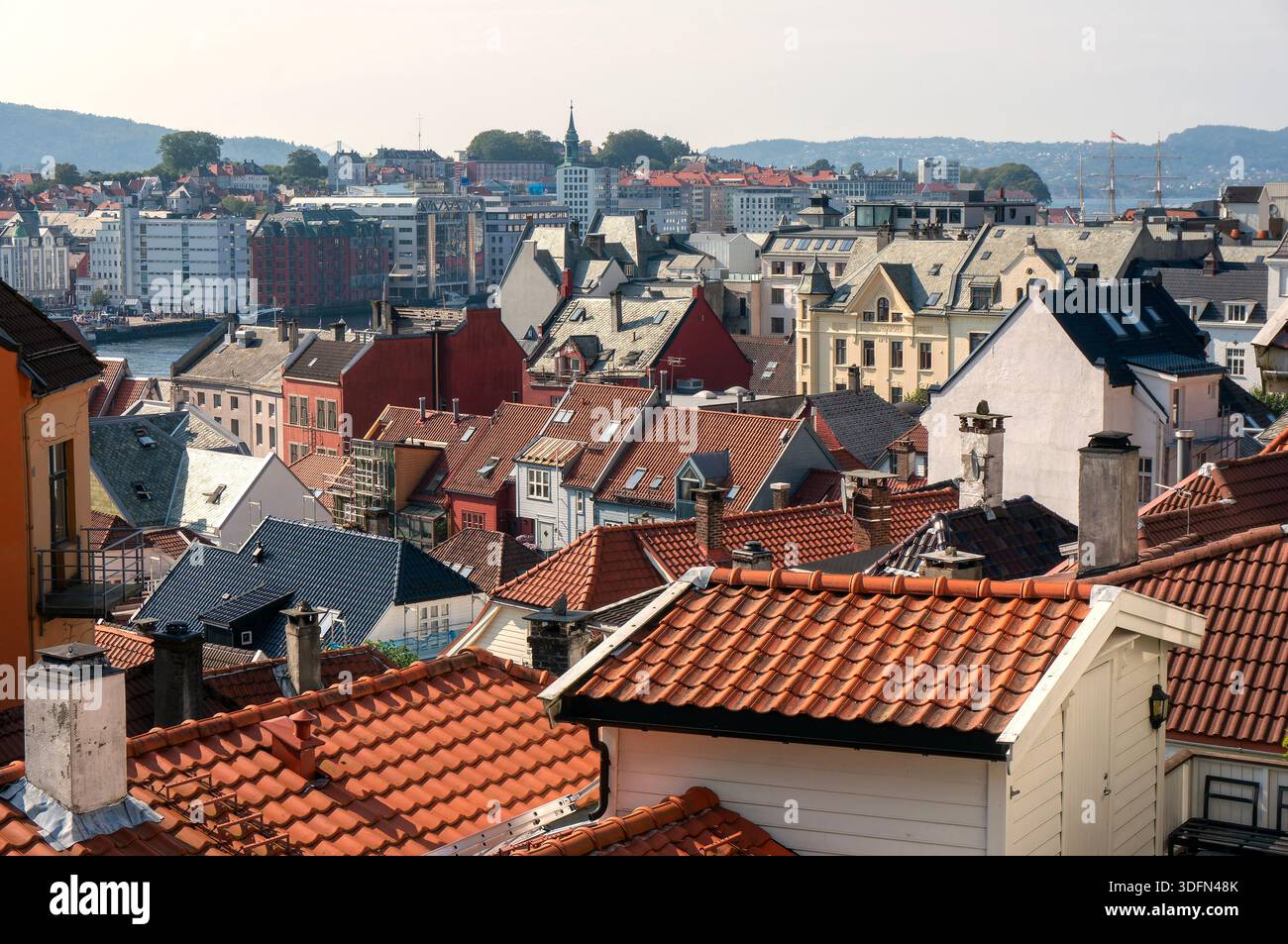 Housetops hi-res stock photography and images - Alamy