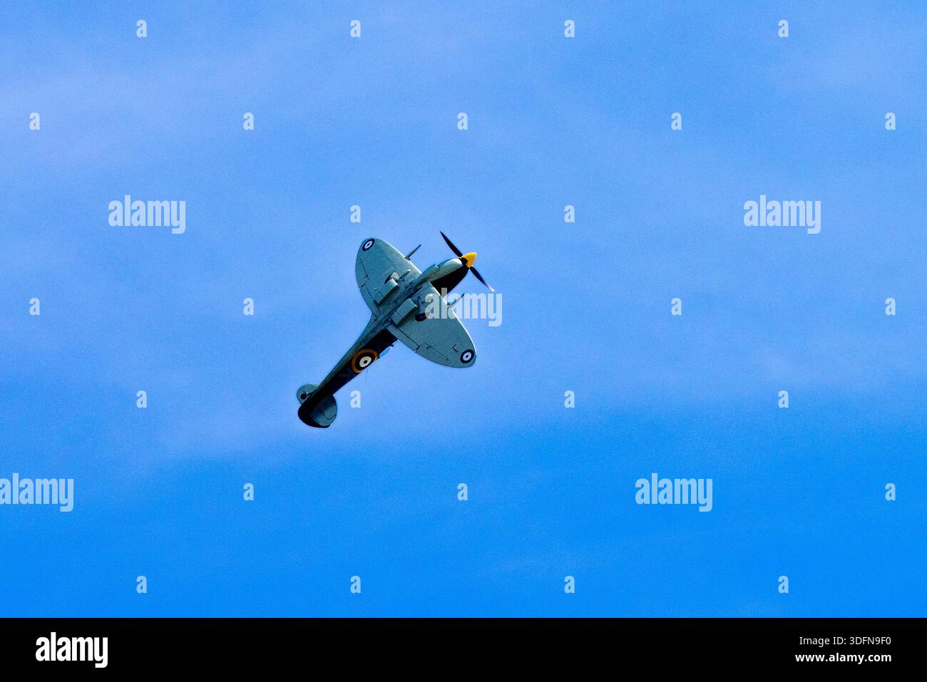 Spitfire Clip Spitfire pilot wwii hi-res stock photography and images - Alamy