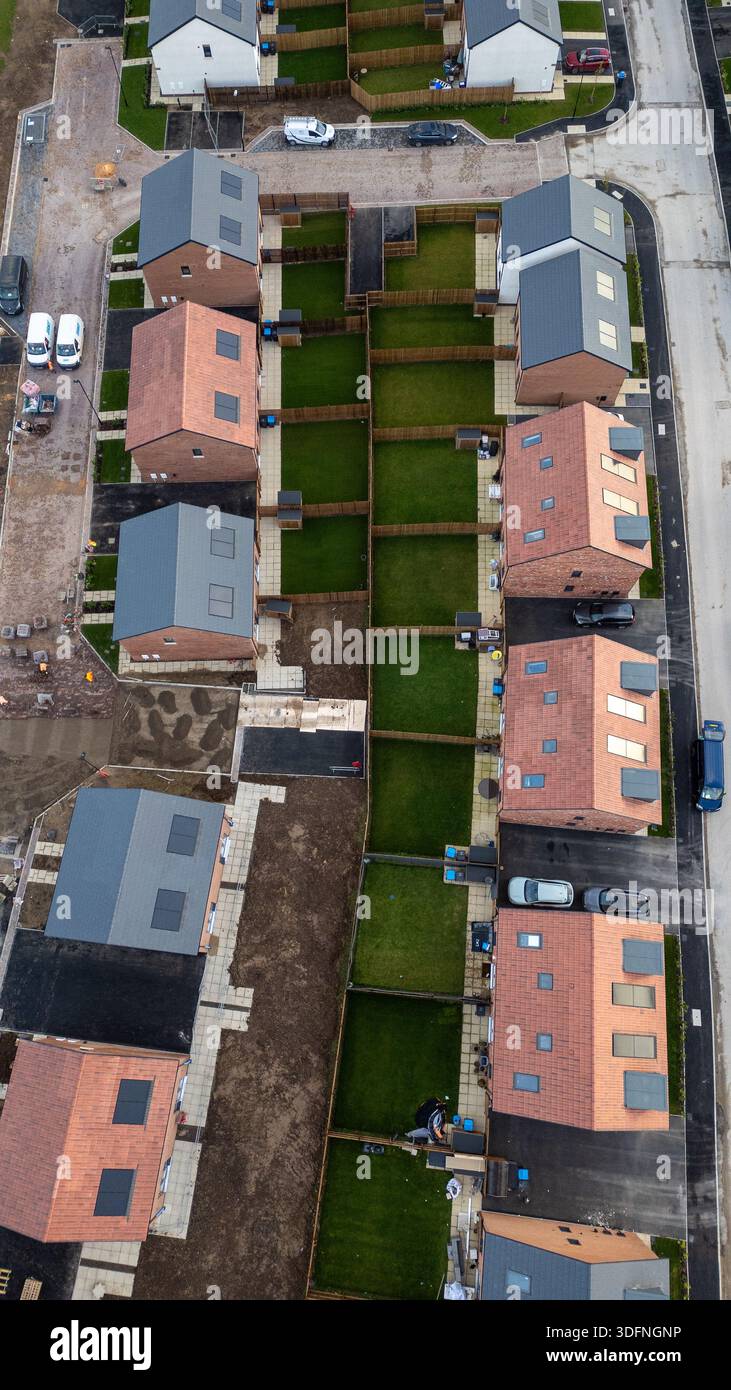 Terraced Houes Rows Aerial view of a modern housing development featuring rows of terraced ...