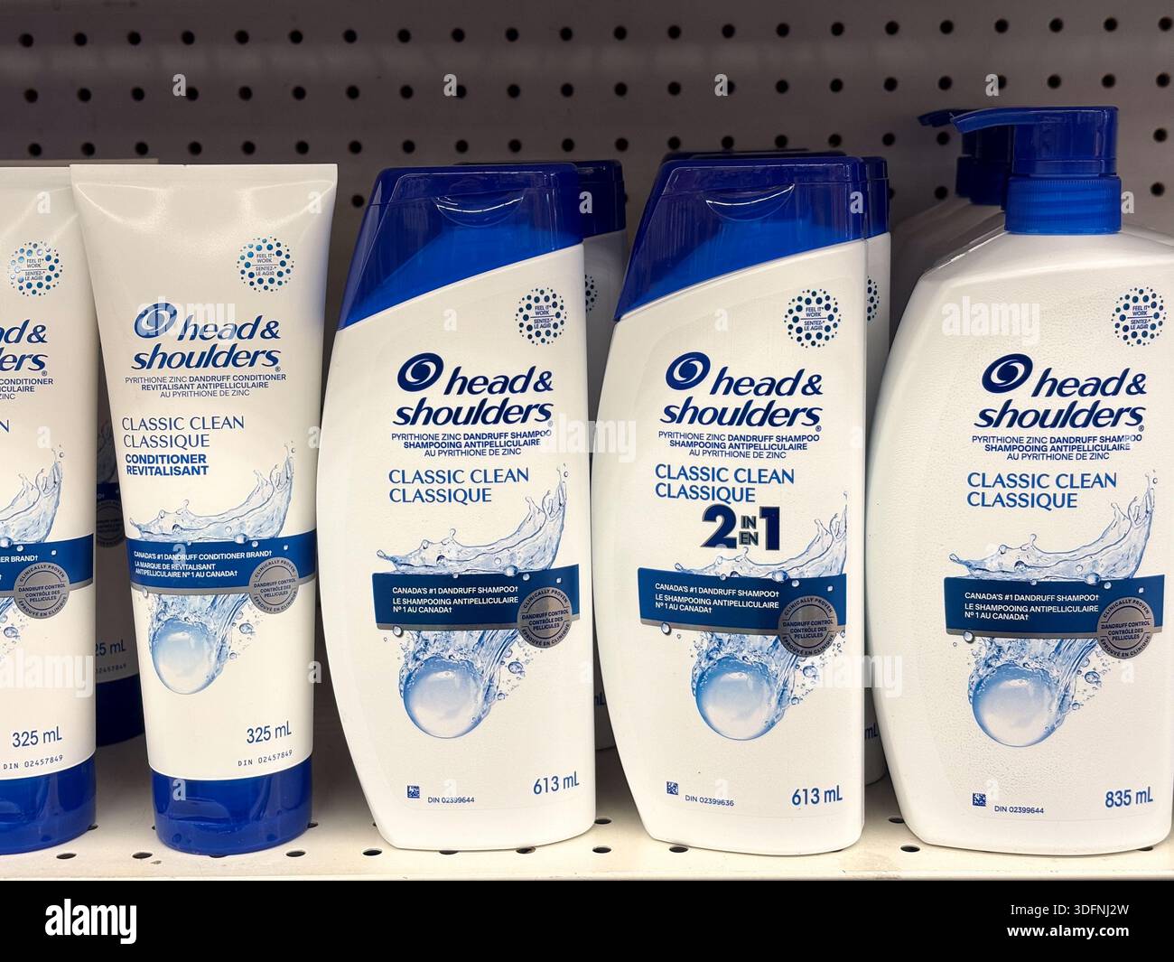 Head & Shoulders Classic Clean shampoo and conditioner. Dandruff treatment, anti-dandruff. Retail product display. Stock Photo
