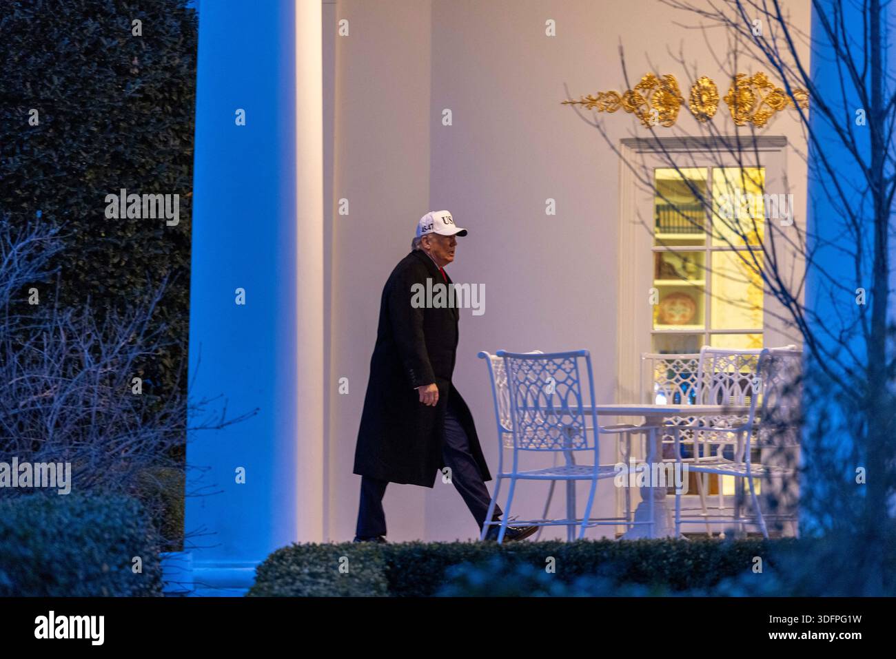 US President Donald J. Trump walks to the Oval Office after stepping ...