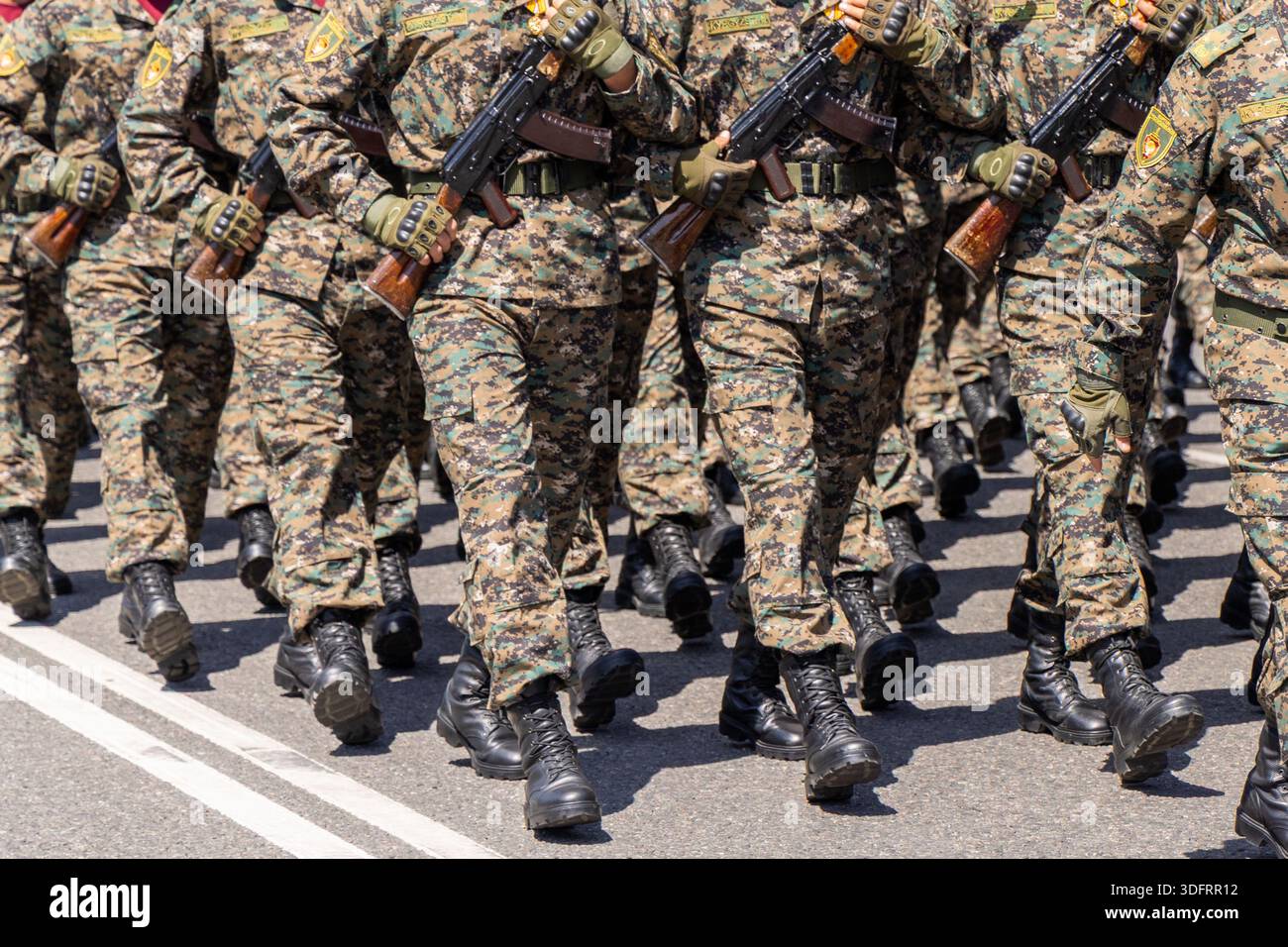 Group of soldiers marches in formation hi-res stock photography and ...
