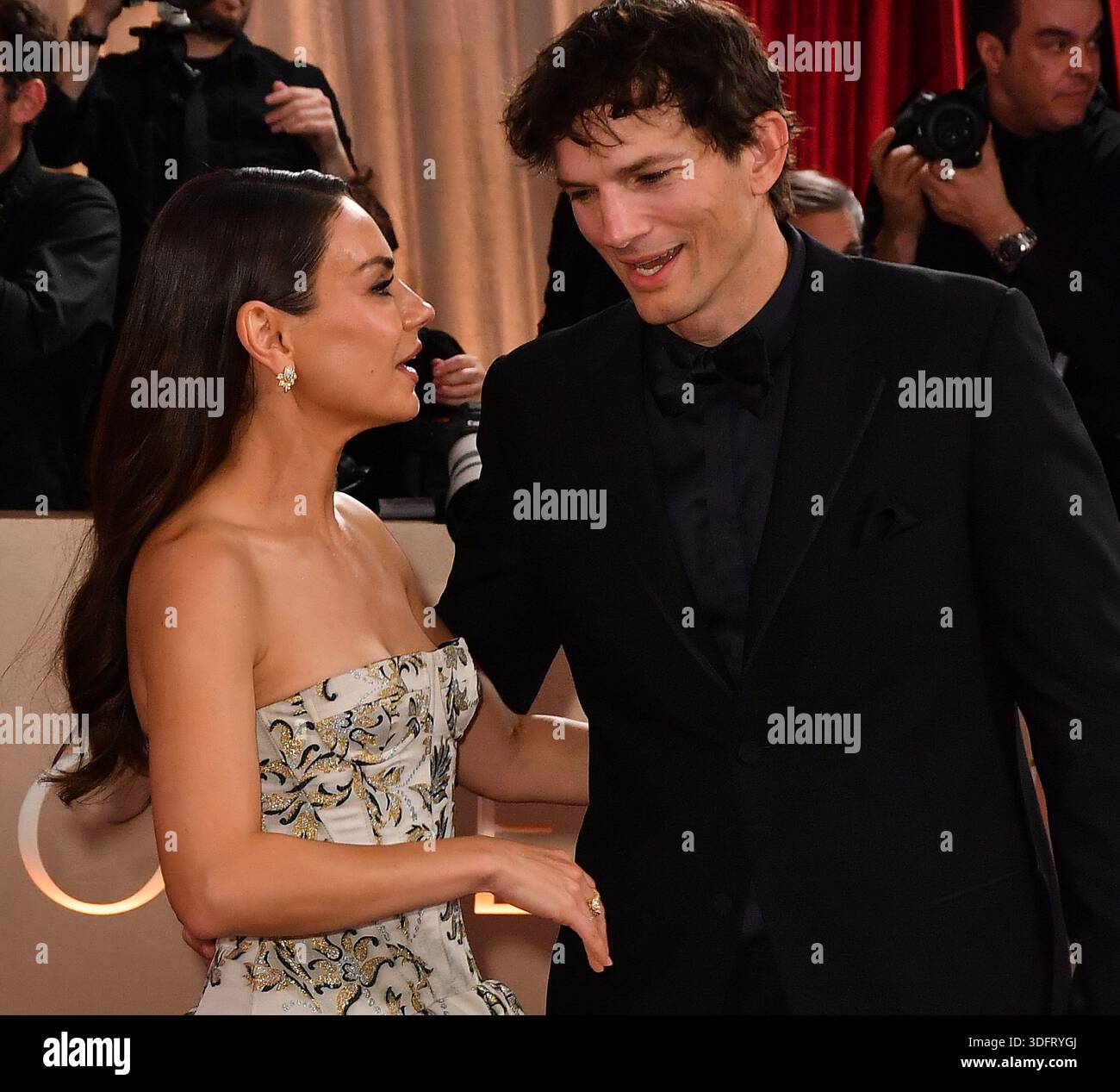 Beverly Hills USA 13th Jan 2026 Mila Kunis And Ashton Kutcher beverly-hills-usa-13th-jan-2026-mila-kunis-and-ashton-kutcher