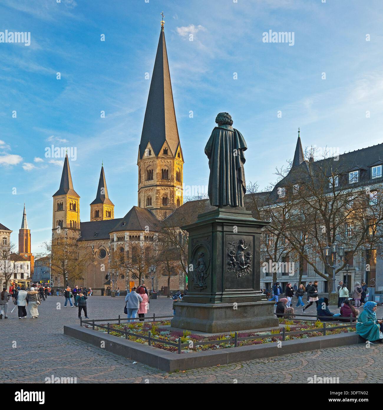 Minster Square with Beethoven monument and Bonn Minster, Germany, North Rhine-Westphalia, Bonn Stock Photo
