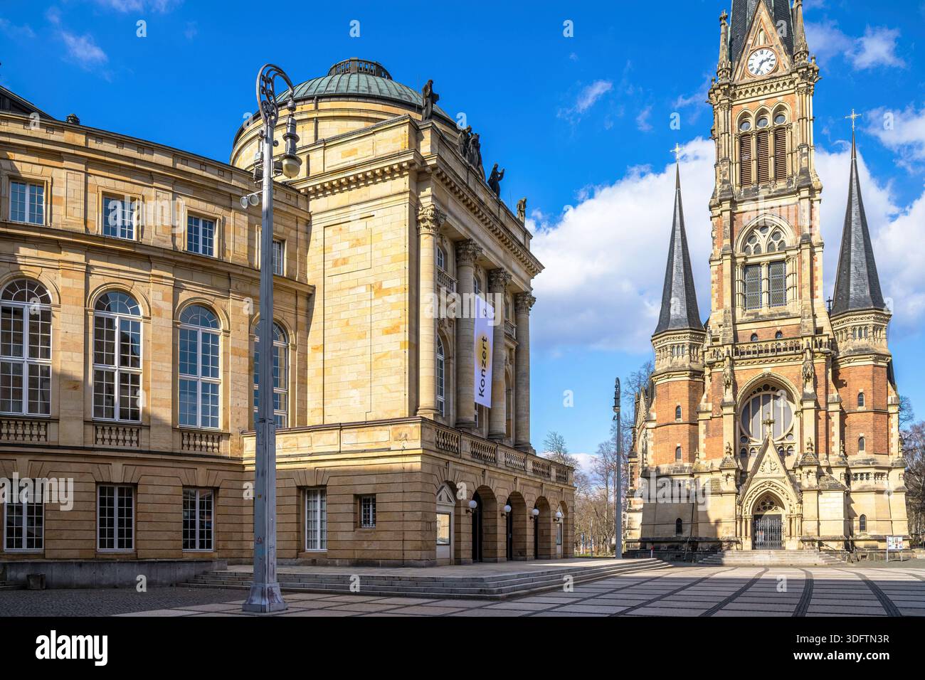 Opernhaus Chemnitz and St. Peter's Church on Theater Square, Germany, Saxony, Chemnitz Stock Photo