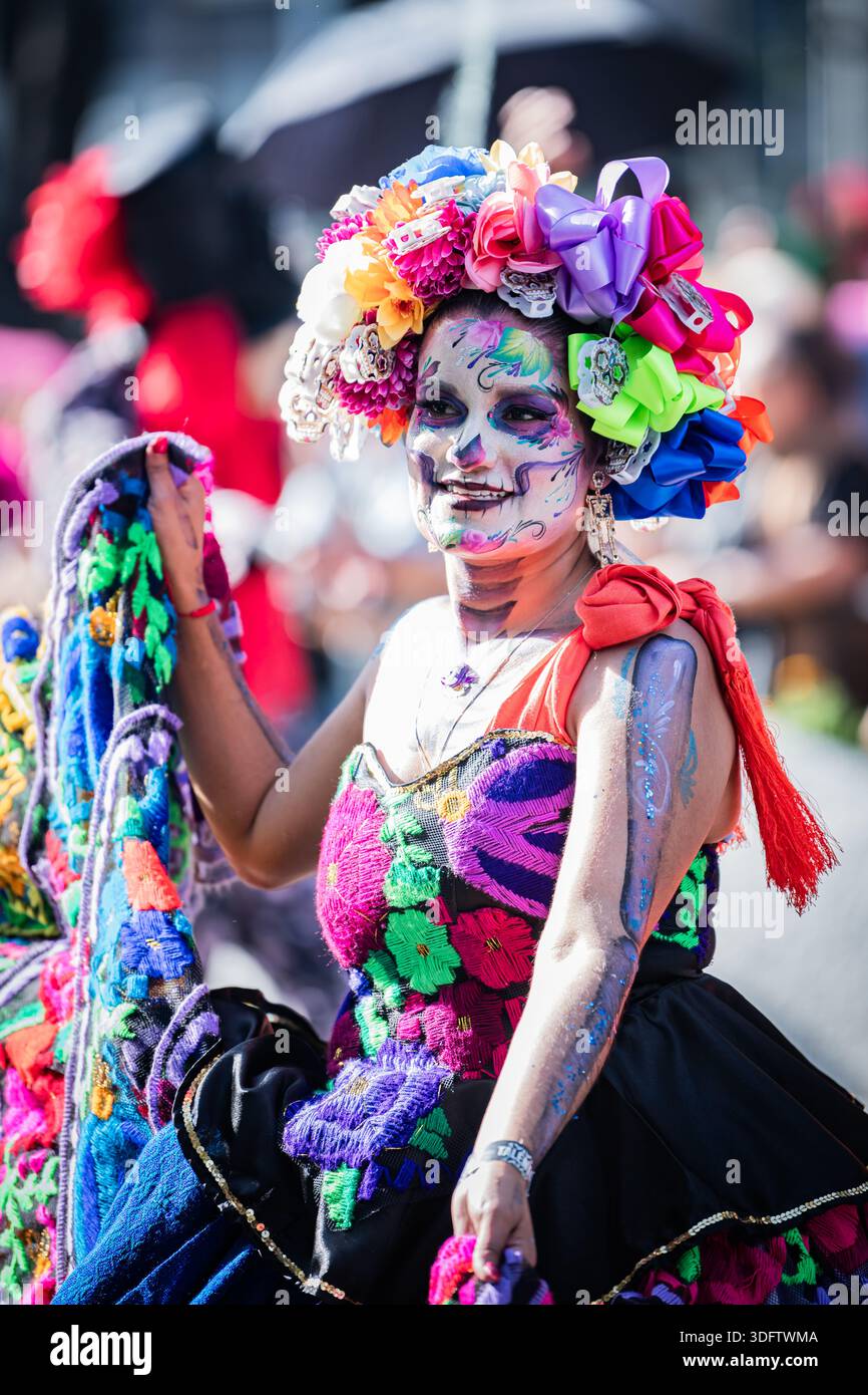 Woman in day of the dead costume hi-res stock photography and images
