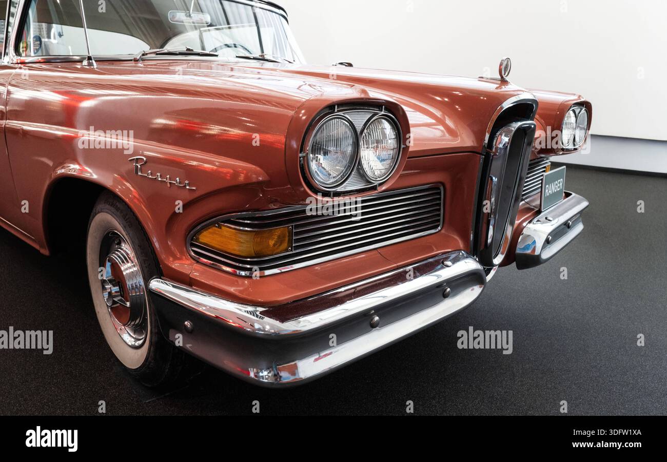 Doppelscheinwerfer hi-res stock photography and images - Alamy