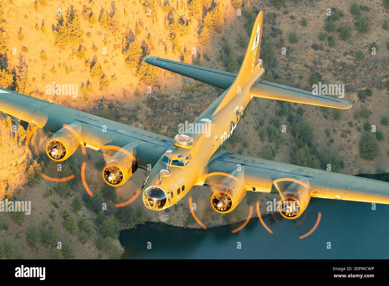 B-17 Flying Fortress 'Ye Olde Pub', registration 42-3167, is a World ...